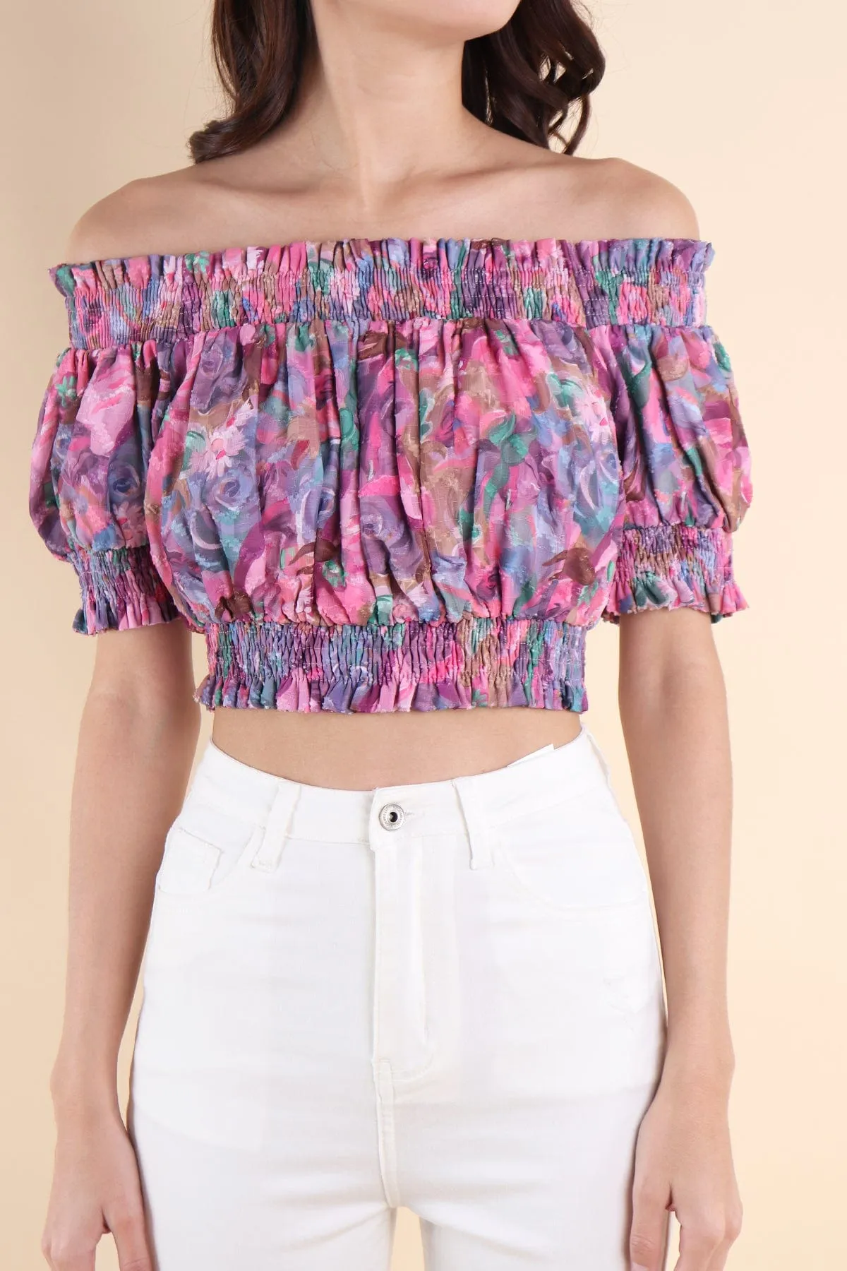 BLOOM FLORAL OFFSIE TOP IN MULTI