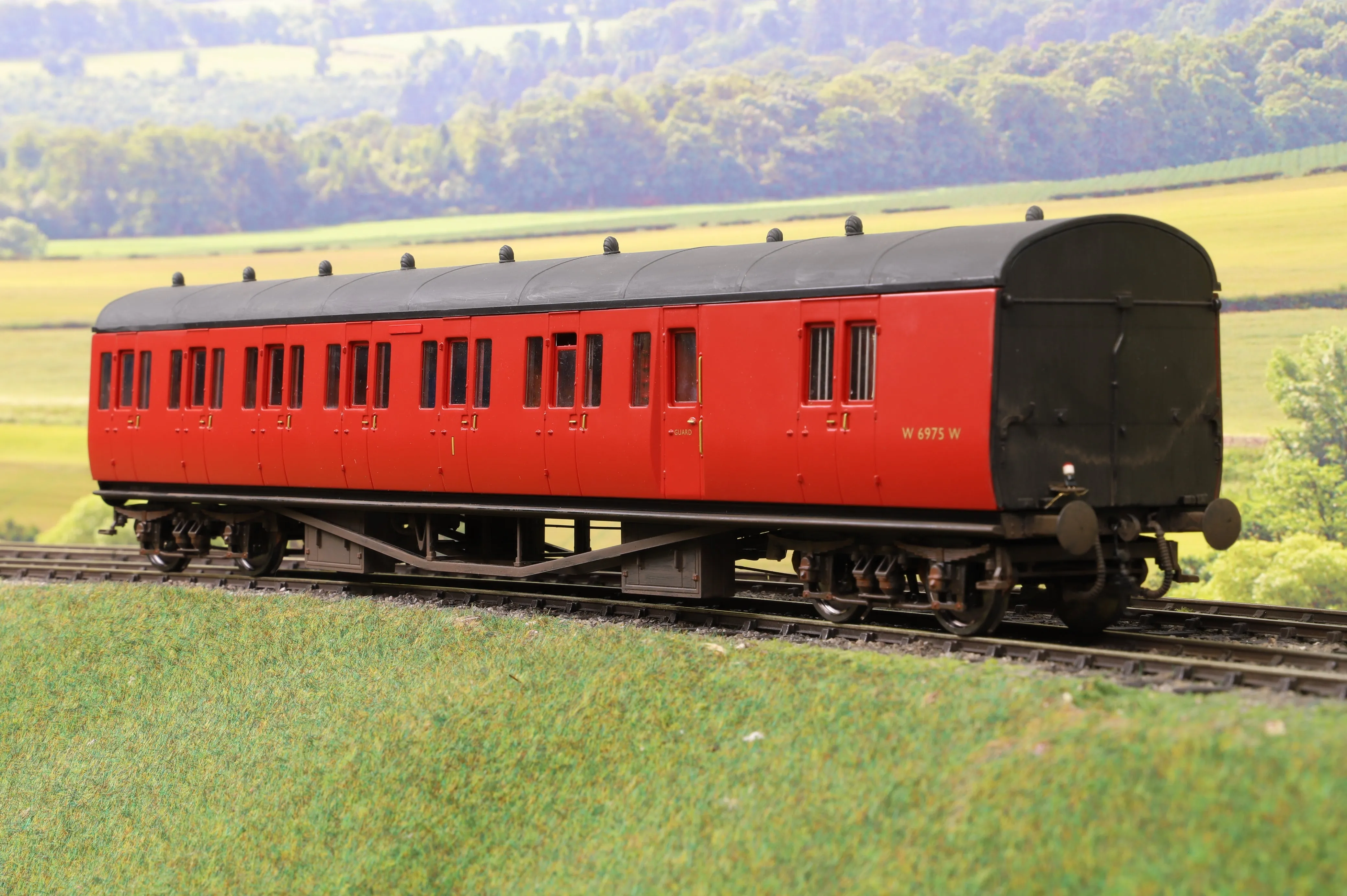 Lionheart 7mm Finescale O Gauge LHT-603 Suburban B 2 Coach Set BR Crimson 'Bodmin' Weathered